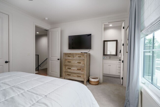 Building Photo - Beautiful 3 Bed 3.5 Bath Available Fall 2026! Move in Possible Prior to August!