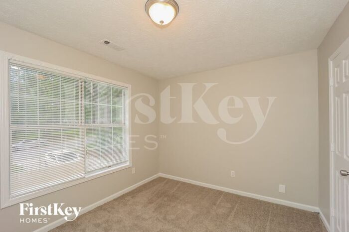 Building Photo - 11685 Heritage Dr