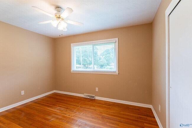 Building Photo - 612 Marion Dr