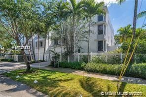 Building Photo - 302 NE 8th Ave