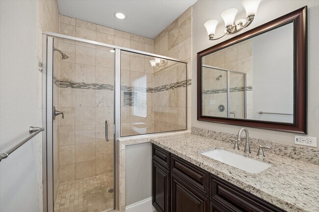 Building Photo - 1105 E 27th St