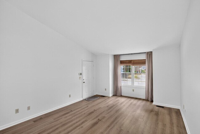 Building Photo - 137 Pepper Ridge Cir