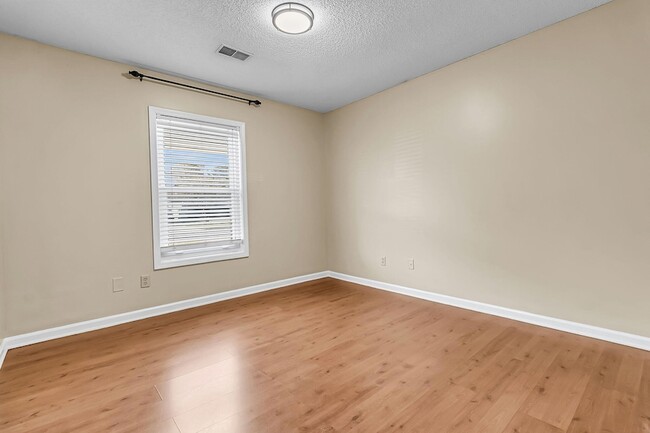 Building Photo - 111 Hopper Dr