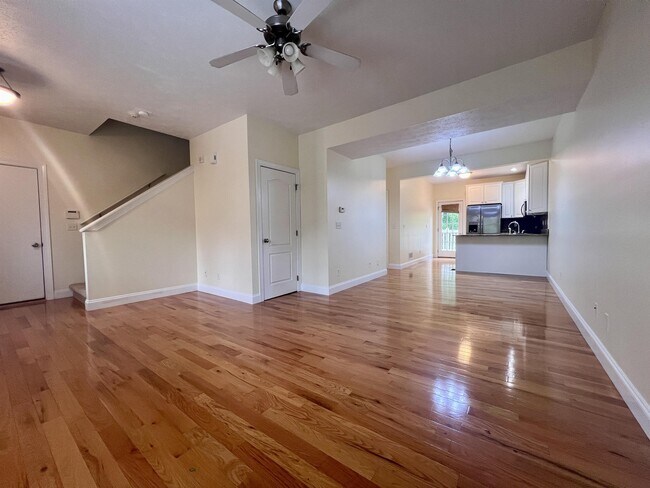 Building Photo - 304 Villa View Dr