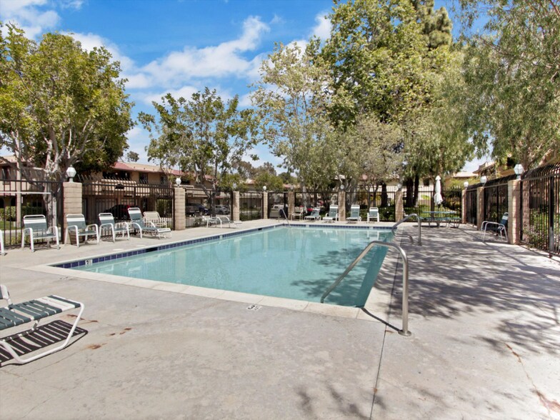 Building Photo - 25244 Birch Grove Ln