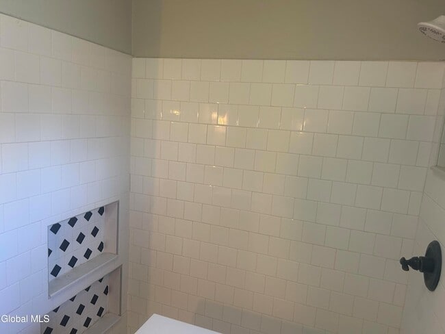Building Photo - 44 Montcalm St