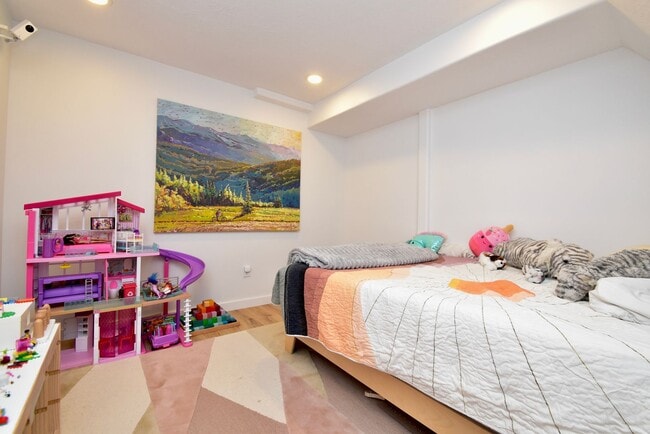 Building Photo - Newly Remodeled 4 Bedroom 2 Bath Home in Salt Lake City!!