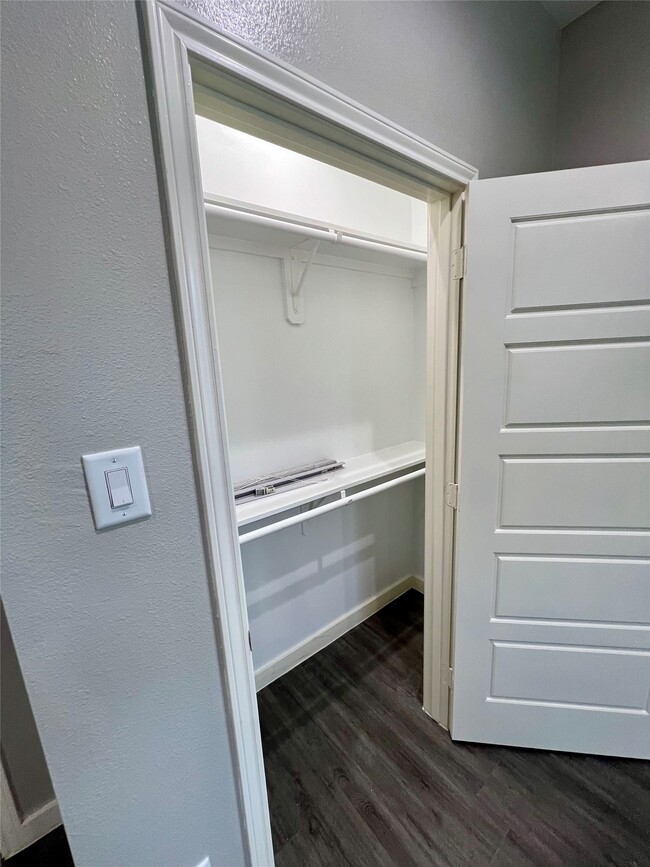 Building Photo - 9809 Leath St