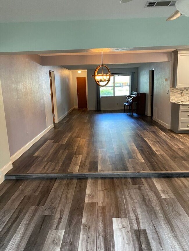 Building Photo - 3/2 Home In Downtown/Conway Area! Zoned fo...