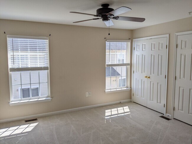 Building Photo - Updated condo in Ballenger Creek available in June!