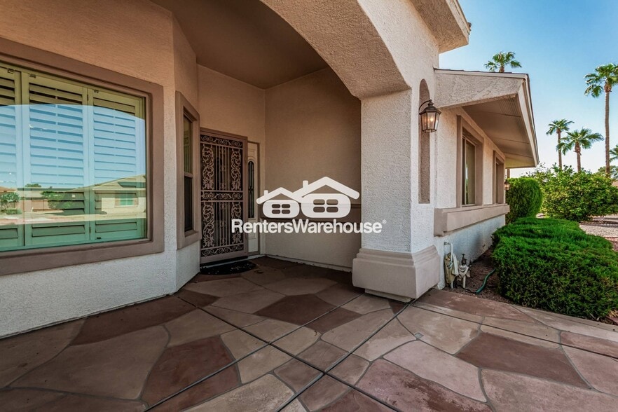 Building Photo - 16030 N Nicklaus Ln