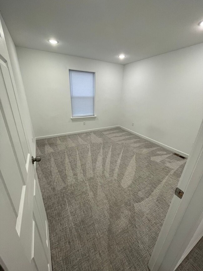 Building Photo - Townhomes Now Available in Strafford MO!