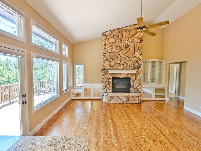 Building Photo - Beautiful Home In Monument