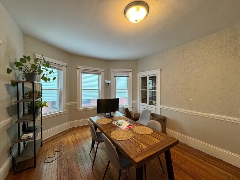 Building Photo - 22 Spencer Ave