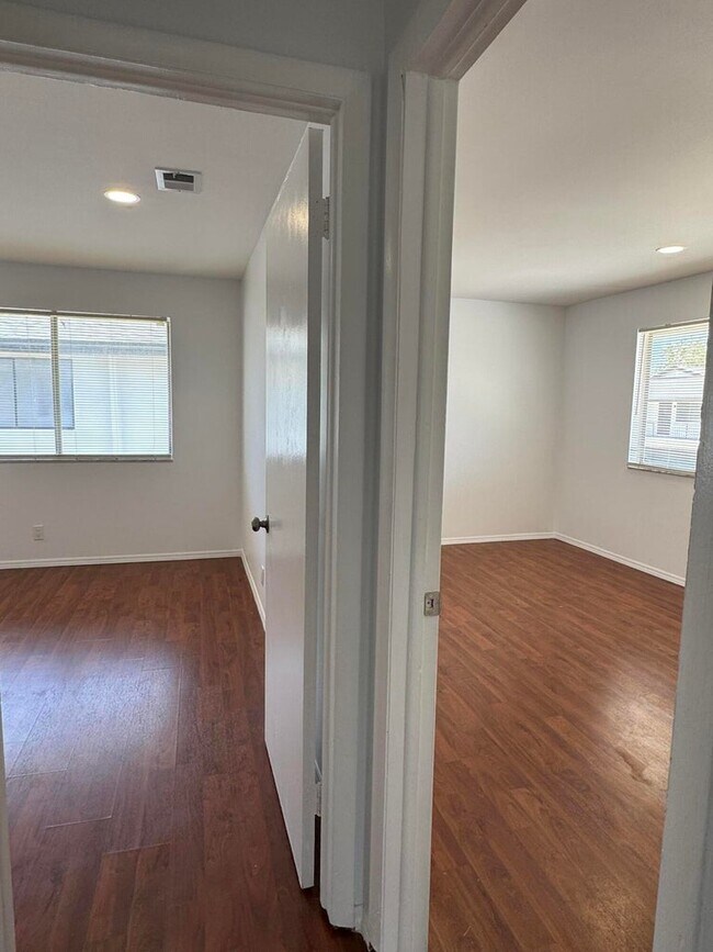 Building Photo - 107 E Tiffany Dr