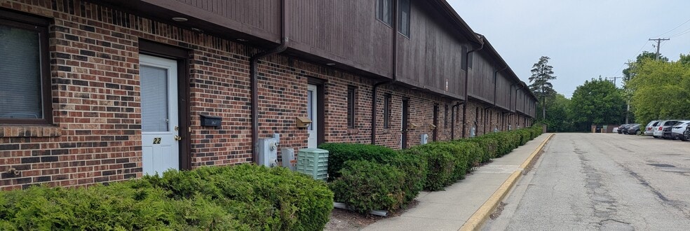 Building Photo - Old Orchard Townhouses
