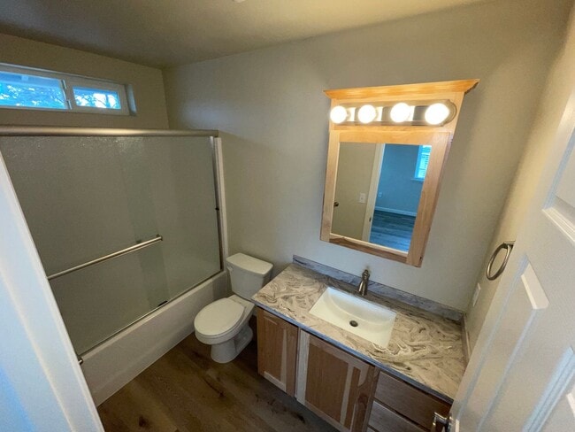 Building Photo - 1122 Chelsea Wy