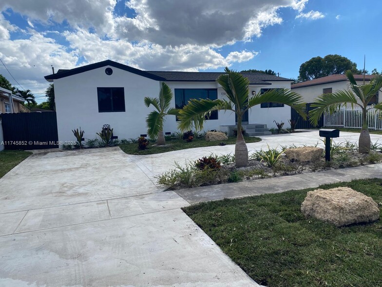 Building Photo - 6473 SW 25th St