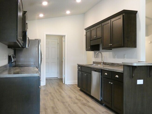 Building Photo - 4117 Hazelhurst Dr