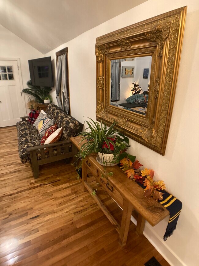 Building Photo - 301 4th St