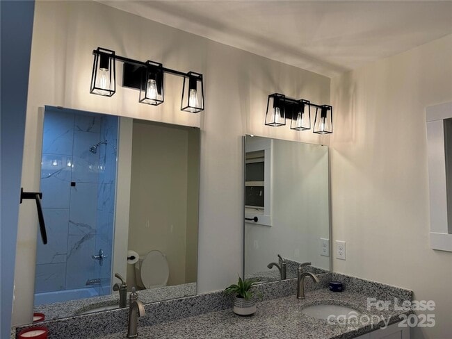 Building Photo - 4265 Center Rd