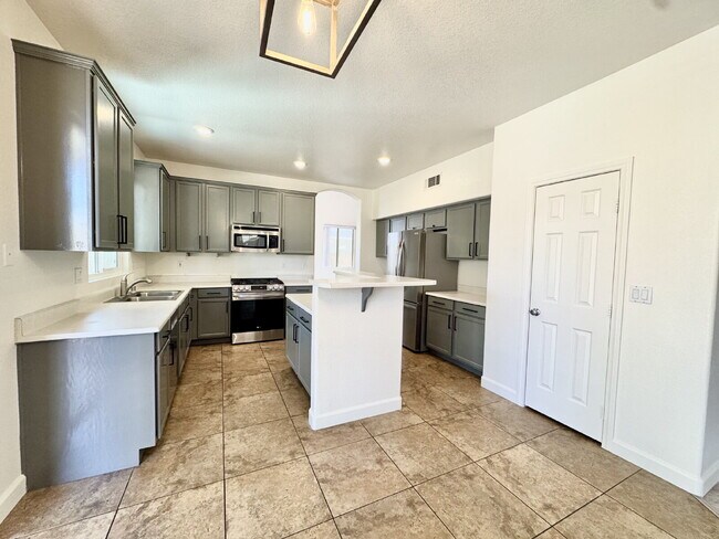 Building Photo - Spacious 4BD/3BA NLV Home with Downstairs ...