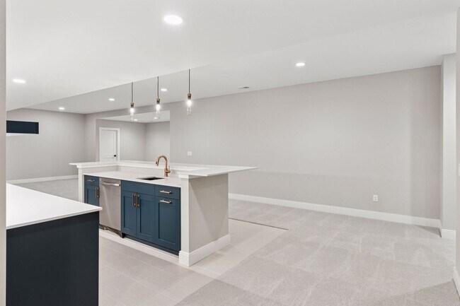 Building Photo - New Charming Berthoud Home with Modern Com...