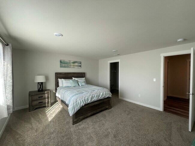 Building Photo - 170 Manzanita Dr