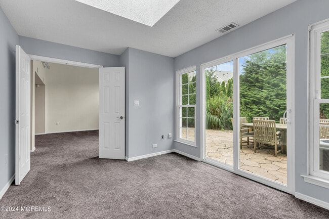 Building Photo - 159 Daisy Dr