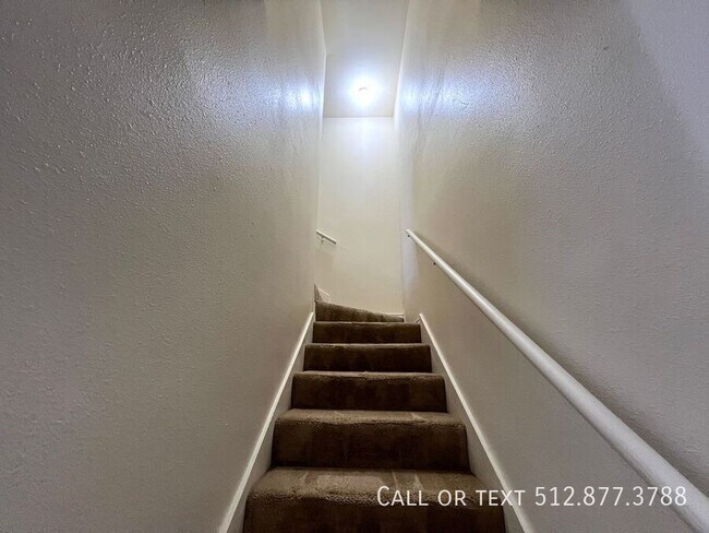 Building Photo - 2213 Creekside Ln