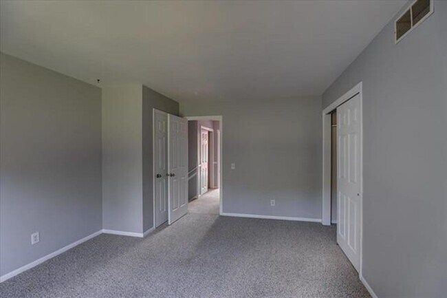 Building Photo - 3909 Patrick Henry Way
