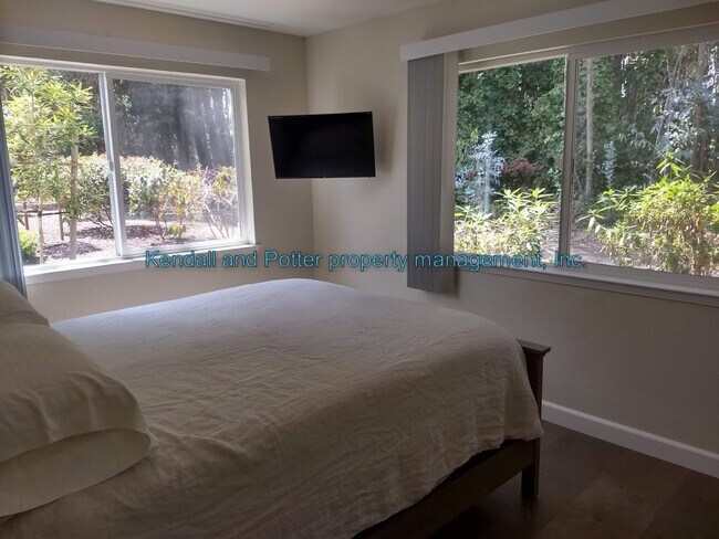 Building Photo - Schwann Lagoon 2 bed/1 bath Furnished Condo