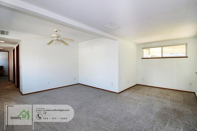 Building Photo - 3180 Wilshire Dr