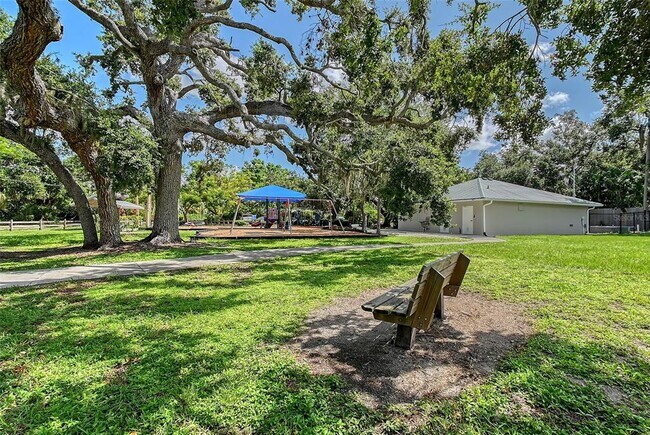 Building Photo - 1738 Siesta Dr