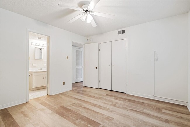 Building Photo - SPANISH VILLA CONDOMINIUM