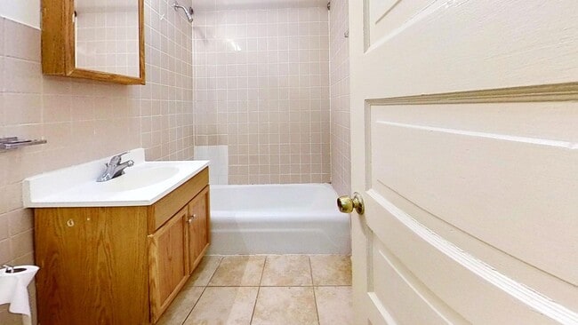 Building Photo - 4113 N Lincoln Ave