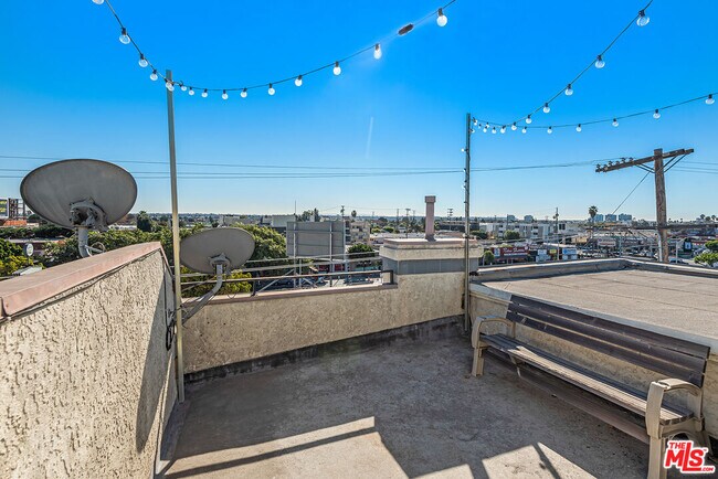 Building Photo - 3780 Ocean View Ave