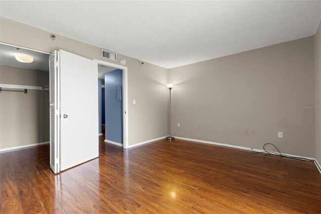 Building Photo - 7430 Sunshine Skyway Ln S