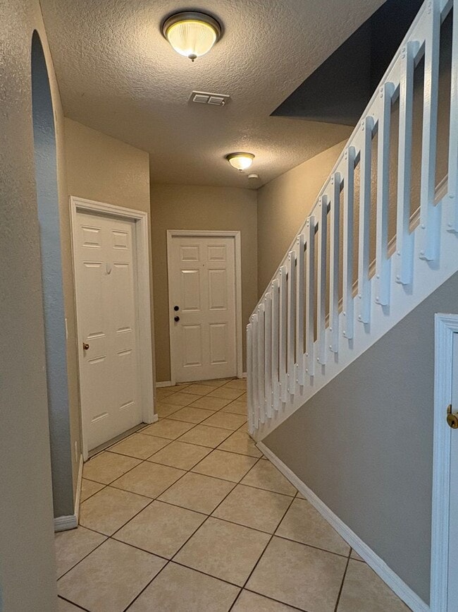 Building Photo - 2/2.5 Townhome in Fort Myers for Rent