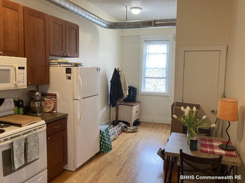 Building Photo - 205B Highland Ave