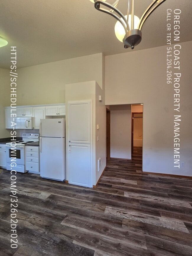Building Photo - 135 S Quadrant St