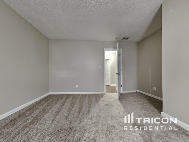 Building Photo - 65 Holly Creek Dr