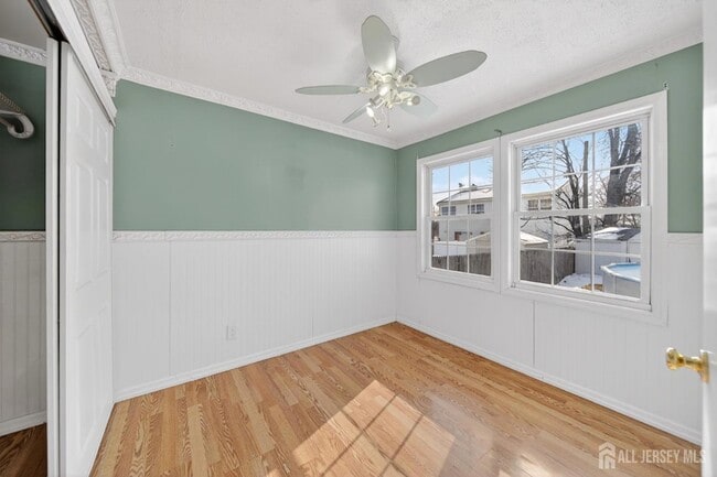 Building Photo - 114 Larch St