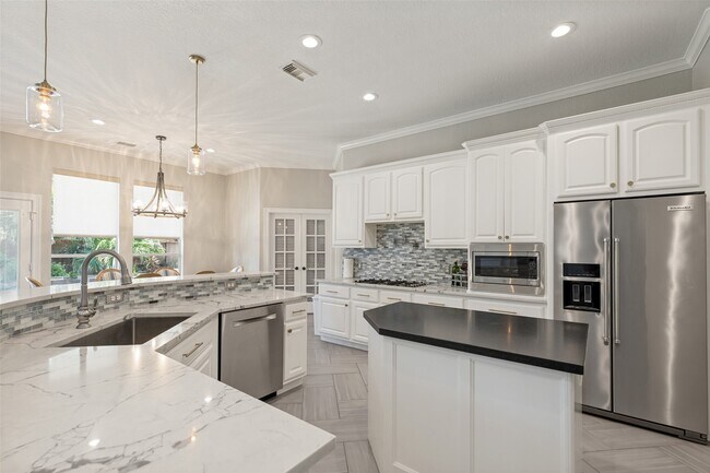 Building Photo - 6011 Shady Alcove Ct