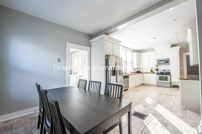 Building Photo - 2035 Central Ave