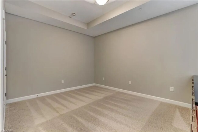 Building Photo - High-Rise Luxury 2 bedroom 2 bathroom cond...