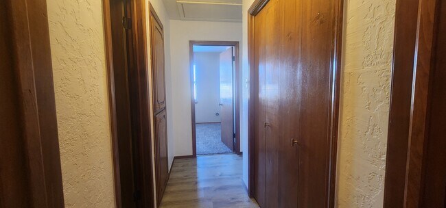 Building Photo - 907 NE Tortoise Dr