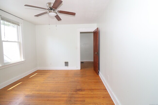 Building Photo - 253 Willow St
