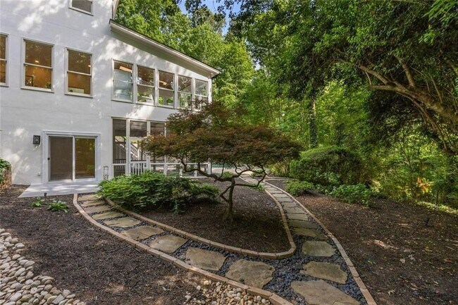 Building Photo - 1260 Heards Ferry Rd NW