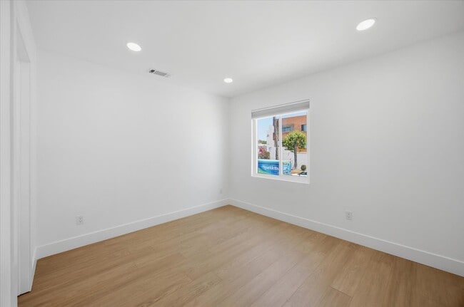 Building Photo - 1040 Gardena